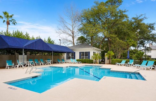 Saint Simons Heights Apartment | Bright Coastal Condo
