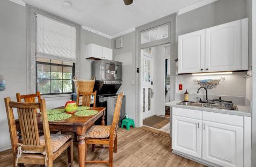 Bywater House | Bright cottage w gardens & bayou-style porch