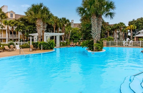 Baytowne Wharf Apartment | Bright & cozy coastal condo with shared pools hot tubs fast WiFi & central AC