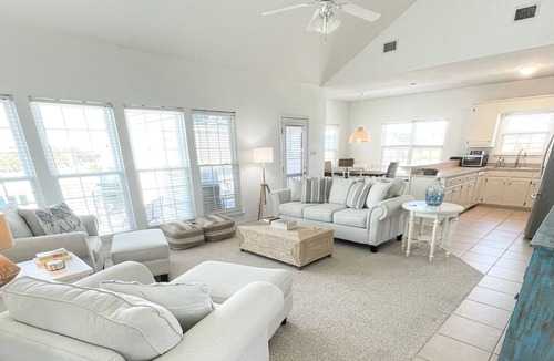 Dauphin Island House | Bright Dauphin Island Home with unobstructed Gulf view out the front door!