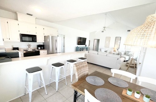 Dauphin Island House | Bright Dauphin Island Home with unobstructed Gulf view out the front door!