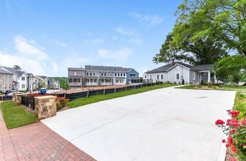 Roswell House | Bright historic home w/yard & central to explore