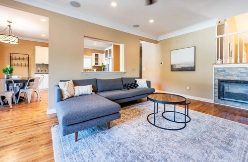 Plymouth House | Bright, Spacious Plymouth 4BR - Walk to DT!