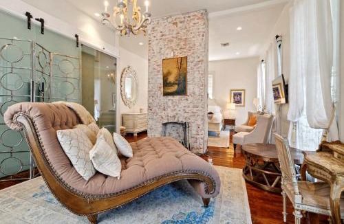Lower Garden District Villa | Bright Villa w Heated Pool & Pool Table 5br 4ba