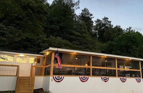 Goodsprings House | Bring your boat and come enjoy the warrior river!