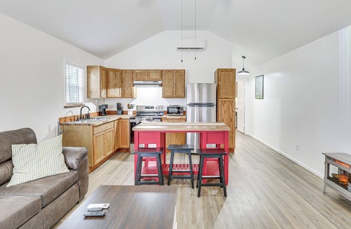 Joaquin House | Bring Your Boat! Cozy Home 3 Mi to Sabine River