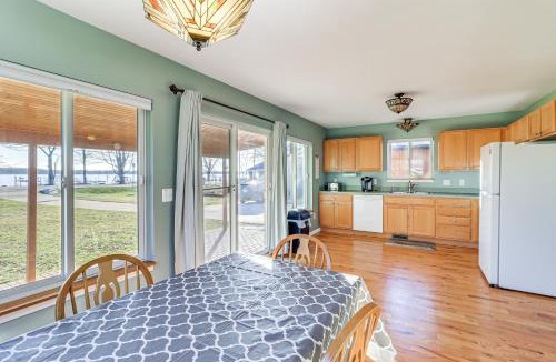 Brooklyn House | Brooklyn Cottage w/Dock - Steps To Wamplers Lake!