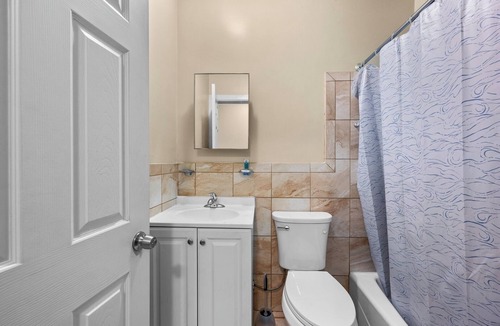 Riverview Apartment | Brownstown MI 1BR Apt w/Sofa Bed and Bathtub