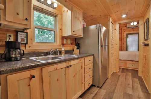 Lookout Valley Neighborhood Association Cabin | Bryce & River Group Rental