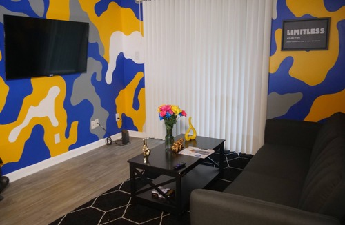 Lavista Park Apartment | Buckhead Loft with Beautiful Murals