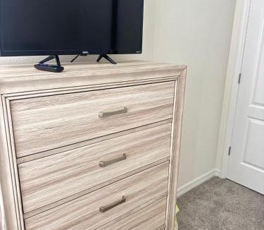 Plymouth House | Budget Cozy Room Near Orlando