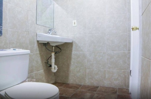 Lockport Hotel | Budget-friendly King Bed | Minutes from Houma and Restaurants | Free Parking
