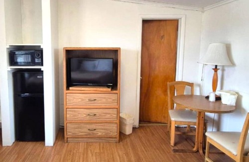 Cadillac Hotel | Budget-Friendly Room Offering Great Value for Work Travels or Leisure Getaways