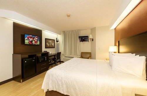 Palm Coast Hotel | Budget-Friendly Suites Close to Florida Agricultural Museum w/Pool & Hot Tub!