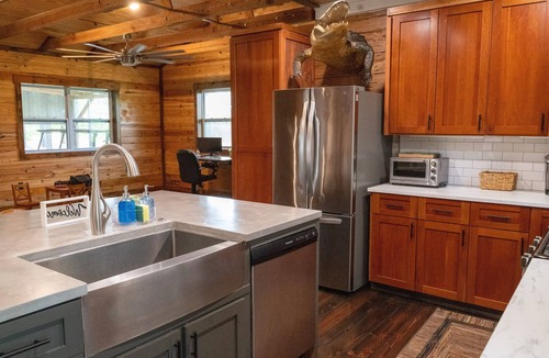 O Brien Cabin | Burnt Pine Ranch - Springs Retreat. 100 year old secluded rustic farm cabin.