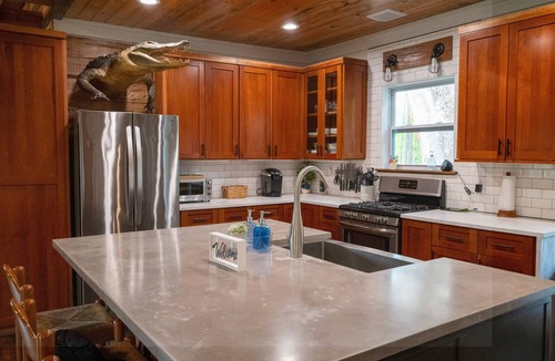 O Brien Cabin | Burnt Pine Ranch - Springs Retreat. 100 year old secluded rustic farm cabin.