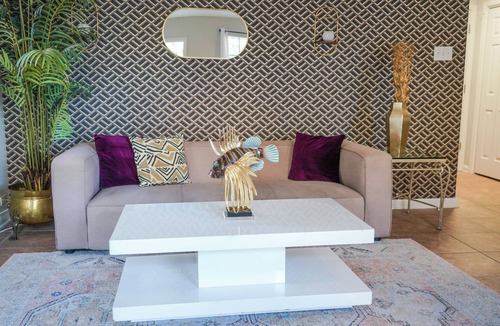 Bywater Apartment | Bywater Gem - Free Gated Parking - Washer & Dryer - Walk to French Quarter