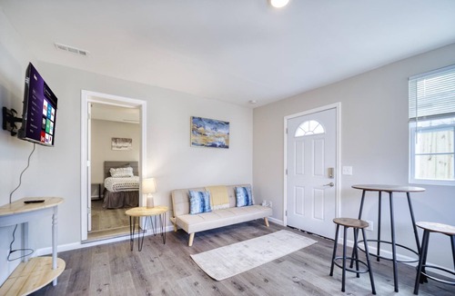 Murray Hill House | ~[C] Krispy Krashpad_Sleeps 5_Krispy Kreme~