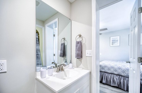 Murray Hill House | ~[C] Krispy Krashpad_Sleeps 5_Krispy Kreme~