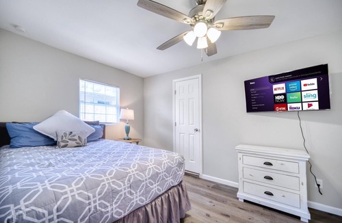 Murray Hill House | ~[C] Krispy Krashpad_Sleeps 5_Krispy Kreme~