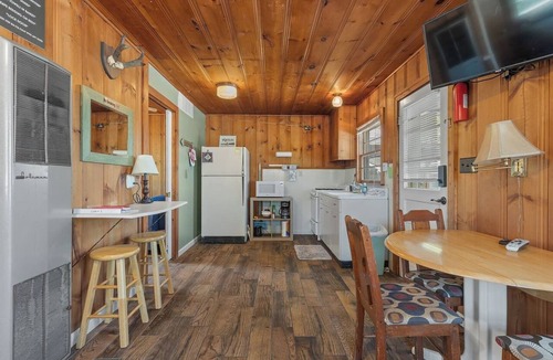 Diamond City Cabin | Cabin 1- 2bd/1bath with beautiful views of Bull Shoals Lake.