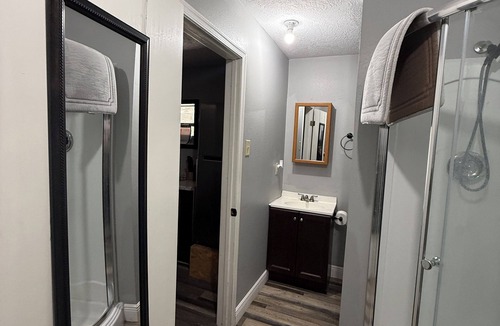 Zavalla Cabin | Cabin 1 - Cozy 1 Bedroom Cabin Near Cassels-Boykin