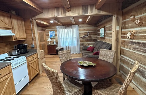 Cullman Cabin | Cabin A at Smith Lake Alabama Cabin’s