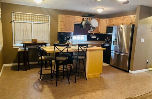 Altoona House | Cabin Getaway near Alexander Springs & Astor