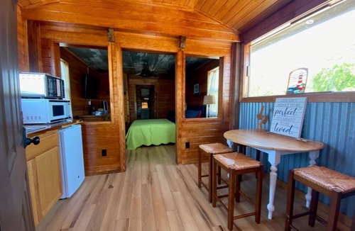 Gautier Cabin | Cabin on Sioux Bayou - Right on the water!