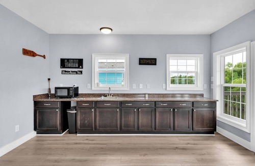 Vacherie House | Cajun Bayou Escape – Fishing, Game Room + Dock, Short or Long-Term Stays