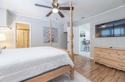 Columbus Cottage | Camille Cottage~ Newly renovated nestled in Lake Bottom at Midtown