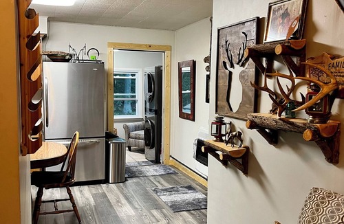 Harrison Cabin | Camp18, peaceful cabin in the woods, trail access, come ride in Leota.