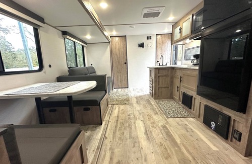 Waynesboro RV Rental | Camping Life Brand New Camper