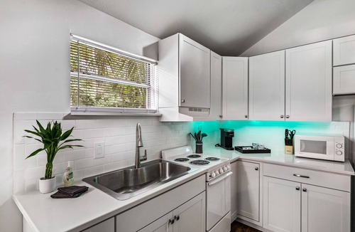 Gainesville Apartment | Campus Cottage - Quick Walk to UF