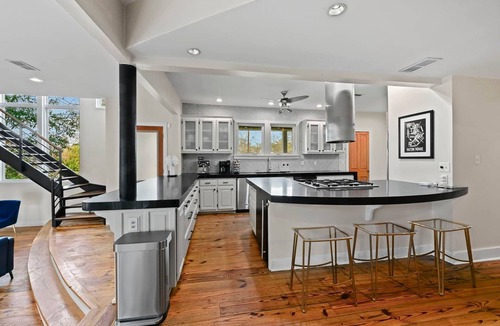 Highlands - Perkins House | Campus Maison- Luxury LSU Retreat - Steps to Tiger Stadium