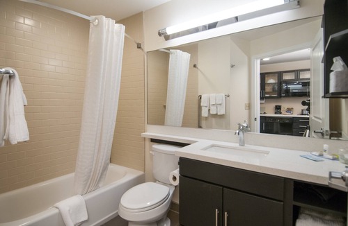 Mid City South Hotel | Candlewood Suites Baton Rouge - College Drive by IHG