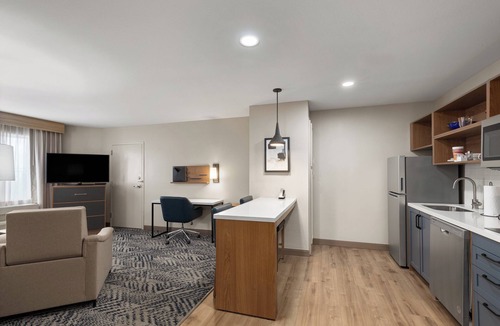 Central Business District Hotel | Candlewood Suites Mobile‑Downtown by IHG