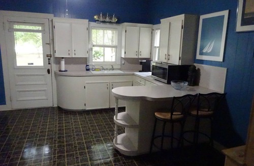 Saint Mary Parish Cottage | Captain Caviar's 2-bedroom cottage on the Lower Atchafalaya River in Patterson