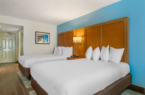 Seabreeze Park Hotel | Captivating Oceanview Suite w/Balcony - Perfect for Family Fun | 2 Units