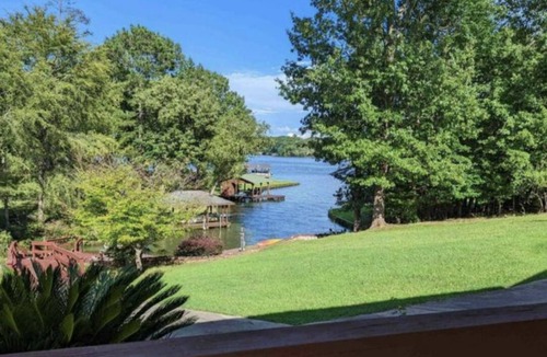Eatonton House | Carey’s Cove on Lake Sinclair