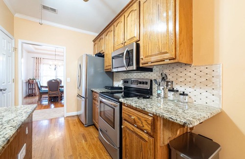 Cartersville House | Cartersville Home with Basement Media Room & Yard