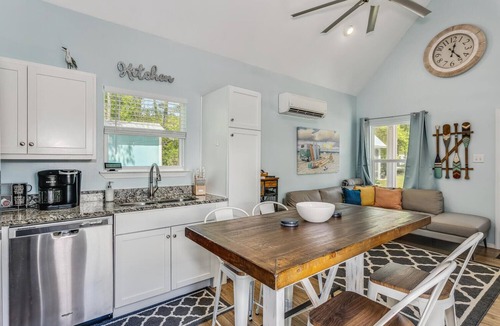 Bon Secour Cottage | Castaway Tiny Home in Bon Secour near Bon Secour River, 8 miles to sportsplex