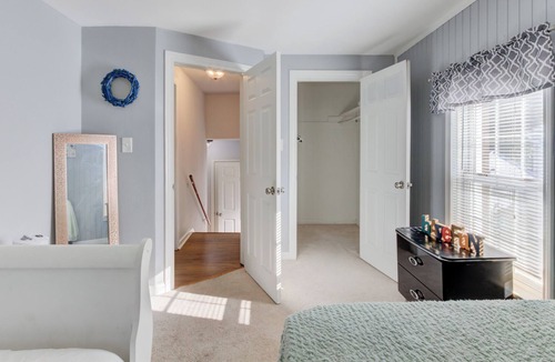 Center Line House | Cc3 presents Suburban Nites We welcome U2 enjoy our quad level home.420friendly