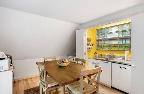 Harbor Springs Apartment | Cedar Bluff Carriage House