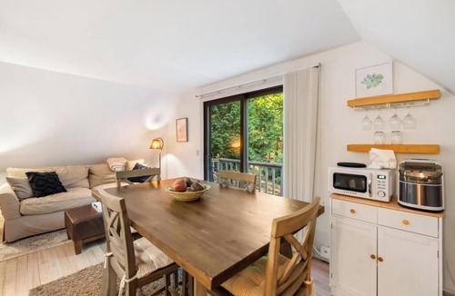 Harbor Springs Apartment | Cedar Bluff Carriage House