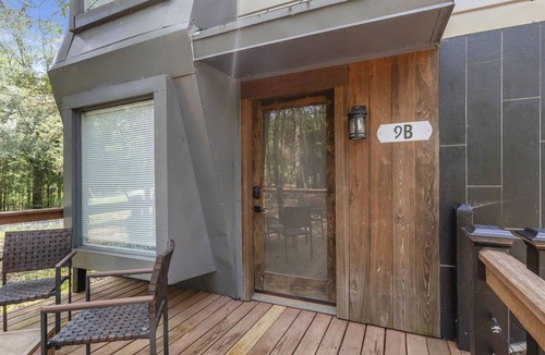 Starkville House | Cedar Cave, Tiny Home Escape, 2 mi to MSU