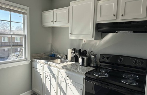 Birmingham Hotel | Central 1BR Birmingham Suite with Parking Near Legion Field