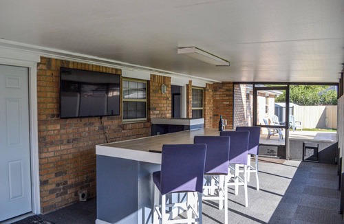 Northeast Pensacola House | Central Pensacola Family Retreat With Game Room & Bar