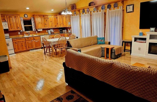 Frankfort House | Centralized for you up north adventure, sleeps up to 8, 2 bathrooms, 3 bedrooms