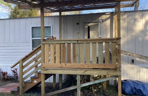 Hollister House | Centrally located to all North Florida Hot spots